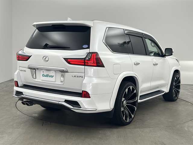 レクサス ＬＸ 570 兵庫県 2016(平28)年 5.6万km ホワイトパールクリスタルシャイン ・TRDフロントスポイラー/・TRDグリル/・モデリスタリアエアロ/・サンルーフ/・寒冷地仕様/・マークレビンソンオーディオ/・リアエンターテイメント/・純正ナビ&TV&BT&DVD&CD&USB&SD&AUX/・全方位カメラ/・レクサスセーフティー/・PCS/・LDA/・RCTA/・ロールセンシングカーテンエアバッグ【RSCA】/・コーナーセンサー/・レーダークルーズコントロール/・オートマチックハイビーム/・HUD/・BSM/・パワーバックドア/・茶レザーシート/・前後席シートヒーター/・前席シートエアコン/・ステアリングヒーター/・ドアミラーヒーター/・ビルトインETC2.0/・社外前後ドライブレコーダー/・純正エンジンスターター/・CooLBox/・ウッドコンビステアリング/・LEDフォグランプ/・リアフォグランプ/・3眼LEDヘッドライト/・シーケンシャルウィンカー/・社外オーバーフェンダー/・WALDジャレット24インチアルミ/・ハイコントロール/・クロールコントロール[CRAWL]/・マルチテレインセレクト[MTS]/・フロアマット/・ルーフレール