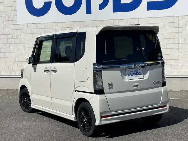 ホンダ Ｎ ＢＯＸ カスタム SSブラックSパッケージ 佐賀県 2016(平28)年 8.2万km プレミアムホワイトパールⅡ こちらは現金またはオートローンご利用時の価格です/社ローンご希望の方は別途その旨お申付け下さい/禁煙車　/純正ナビ/ＴＶ/ＢＴオーディオ/ＣＤ　/バックカメラ　/ＥＴＣ　/両側電動ドア　/リアシートスライド式　/オートリトラミラー