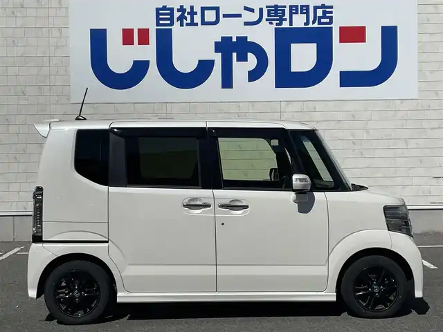 ホンダ Ｎ ＢＯＸ カスタム SSブラックSパッケージ 佐賀県 2016(平28)年 8.2万km プレミアムホワイトパールⅡ こちらは現金またはオートローンご利用時の価格です/社ローンご希望の方は別途その旨お申付け下さい/禁煙車　/純正ナビ/ＴＶ/ＢＴオーディオ/ＣＤ　/バックカメラ　/ＥＴＣ　/両側電動ドア　/リアシートスライド式　/オートリトラミラー