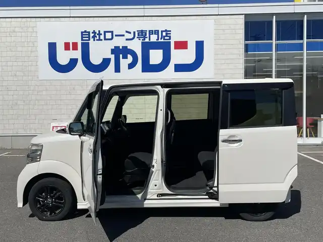 ホンダ Ｎ ＢＯＸ カスタム SSブラックSパッケージ 佐賀県 2016(平28)年 8.2万km プレミアムホワイトパールⅡ こちらは現金またはオートローンご利用時の価格です/社ローンご希望の方は別途その旨お申付け下さい/禁煙車　/純正ナビ/ＴＶ/ＢＴオーディオ/ＣＤ　/バックカメラ　/ＥＴＣ　/両側電動ドア　/リアシートスライド式　/オートリトラミラー