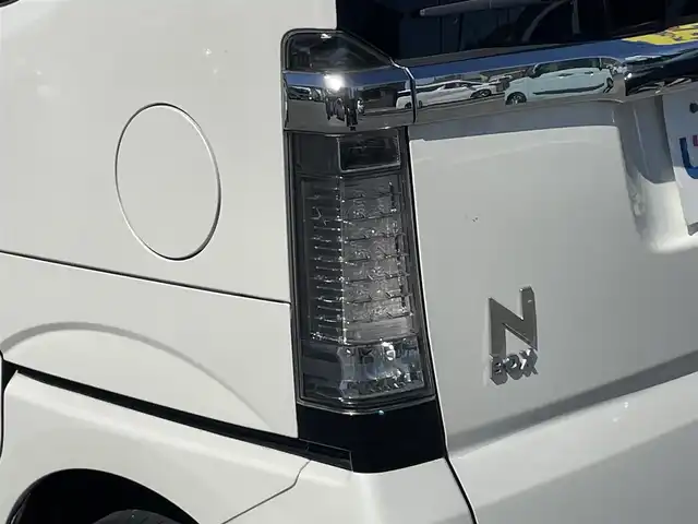 ホンダ Ｎ ＢＯＸ カスタム SSブラックSパッケージ 佐賀県 2016(平28)年 8.2万km プレミアムホワイトパールⅡ こちらは現金またはオートローンご利用時の価格です/社ローンご希望の方は別途その旨お申付け下さい/禁煙車　/純正ナビ/ＴＶ/ＢＴオーディオ/ＣＤ　/バックカメラ　/ＥＴＣ　/両側電動ドア　/リアシートスライド式　/オートリトラミラー