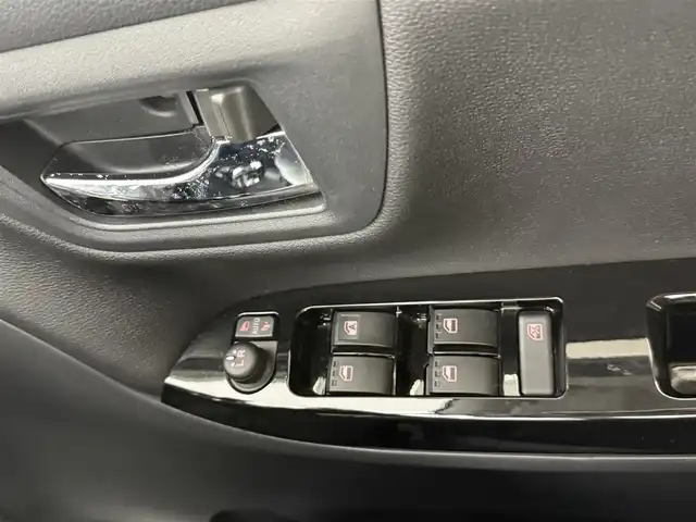 ダイハツ キャスト スポーツ SAⅡ 愛知県 2015(平27)年 1.2万km パールホワイトⅢ 純正ナビ/バックカメラ/ワンセグTV/スマートアシスト/衝突被害軽減システム/横滑り防止装置/オートライト/LEDヘッドライト/フォグランプ/ドライブレコーダー/ETC/社外AW/純正フロアマット/パドルシフト/カーボン調ルーフ/プッシュスタート/スマートキー/スペアキー