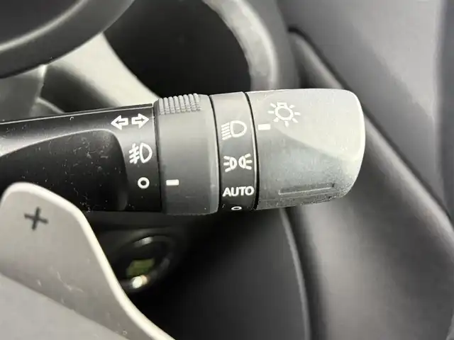 ダイハツ キャスト スポーツ SAⅡ 愛知県 2015(平27)年 1.2万km パールホワイトⅢ 純正ナビ/バックカメラ/ワンセグTV/スマートアシスト/衝突被害軽減システム/横滑り防止装置/オートライト/LEDヘッドライト/フォグランプ/ドライブレコーダー/ETC/社外AW/純正フロアマット/パドルシフト/カーボン調ルーフ/プッシュスタート/スマートキー/スペアキー