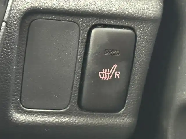 ダイハツ キャスト スポーツ SAⅡ 愛知県 2015(平27)年 1.2万km パールホワイトⅢ 純正ナビ/バックカメラ/ワンセグTV/スマートアシスト/衝突被害軽減システム/横滑り防止装置/オートライト/LEDヘッドライト/フォグランプ/ドライブレコーダー/ETC/社外AW/純正フロアマット/パドルシフト/カーボン調ルーフ/プッシュスタート/スマートキー/スペアキー