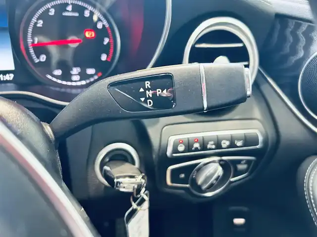 メルセデス・ベンツ ＧＬＣ２５０ 4マチックスポーツ 大阪府 2017(平29)年 3.3万km ダイヤモンドホワイト レーダーセーフティP/HUD/ACC/純正ナビ/TV/360度カメラ/純正19インチAW/LEDヘッドライト/電動リアゲート/ブラインドスポット/ハーフレザー/メモリ付きパワーシート/シートヒーター/クリアランスソナー/ルーフレール/パドルシフト/ETC/ドラレコ
