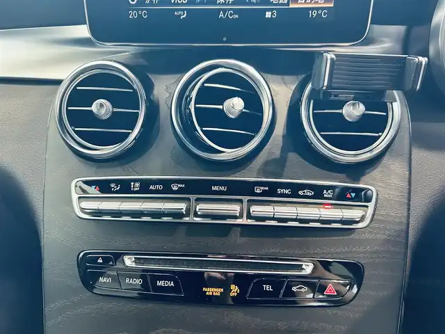 メルセデス・ベンツ ＧＬＣ２５０ 4マチックスポーツ 大阪府 2017(平29)年 3.3万km ダイヤモンドホワイト レーダーセーフティP/HUD/ACC/純正ナビ/TV/360度カメラ/純正19インチAW/LEDヘッドライト/電動リアゲート/ブラインドスポット/ハーフレザー/メモリ付きパワーシート/シートヒーター/クリアランスソナー/ルーフレール/パドルシフト/ETC/ドラレコ
