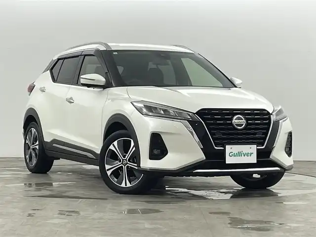 日産 キックス X 福島県 2020(令2)年 3.4万km ブリリアントホワイトパール 360°セーフティアシスト/・プロパイロット/・衝突被害軽減ブレーキ/・車線逸脱警報装置/・踏み間違い防止装置/・電子パーキング/・オートブレーキホールド/・オートマチックハイビーム/純正9インチナビ/・型番：MM320D-L/・フルセグTV/BT/SD/CD/DVD/FM/AM/・デジタルインナーミラー/・バックカメラ/・アラウンドビューモニター/・ETC/・前方ドライブレコーダー/革張ステアリング/・ステアリングリモコン/ハーフレザーシート/プッシュスタート/・スマートキー/・スペアキー1本/電動格納ミラー/・ウィンカーミラー/・オートミラー/LEDヘッドライト/・フォグランプ/・オートライト/・ヘッドライトレベライザー/純正フロアマット/純正17インチAW/ルーフレール/トノカバー