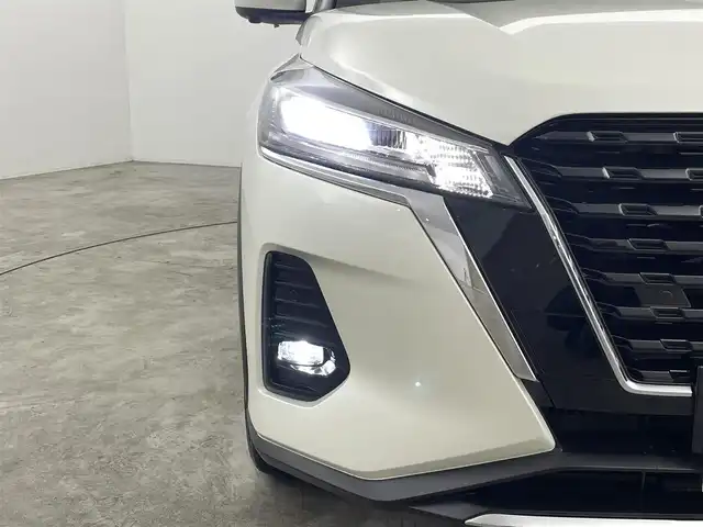 日産 キックス X 福島県 2020(令2)年 3.4万km ブリリアントホワイトパール 360°セーフティアシスト/・プロパイロット/・衝突被害軽減ブレーキ/・車線逸脱警報装置/・踏み間違い防止装置/・電子パーキング/・オートブレーキホールド/・オートマチックハイビーム/純正9インチナビ/・型番：MM320D-L/・フルセグTV/BT/SD/CD/DVD/FM/AM/・デジタルインナーミラー/・バックカメラ/・アラウンドビューモニター/・ETC/・前方ドライブレコーダー/革張ステアリング/・ステアリングリモコン/ハーフレザーシート/プッシュスタート/・スマートキー/・スペアキー1本/電動格納ミラー/・ウィンカーミラー/・オートミラー/LEDヘッドライト/・フォグランプ/・オートライト/・ヘッドライトレベライザー/純正フロアマット/純正17インチAW/ルーフレール/トノカバー