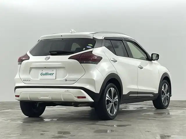 日産 キックス X 福島県 2020(令2)年 3.4万km ブリリアントホワイトパール 360°セーフティアシスト/・プロパイロット/・衝突被害軽減ブレーキ/・車線逸脱警報装置/・踏み間違い防止装置/・電子パーキング/・オートブレーキホールド/・オートマチックハイビーム/純正9インチナビ/・型番：MM320D-L/・フルセグTV/BT/SD/CD/DVD/FM/AM/・デジタルインナーミラー/・バックカメラ/・アラウンドビューモニター/・ETC/・前方ドライブレコーダー/革張ステアリング/・ステアリングリモコン/ハーフレザーシート/プッシュスタート/・スマートキー/・スペアキー1本/電動格納ミラー/・ウィンカーミラー/・オートミラー/LEDヘッドライト/・フォグランプ/・オートライト/・ヘッドライトレベライザー/純正フロアマット/純正17インチAW/ルーフレール/トノカバー