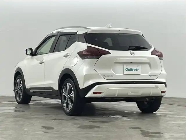 日産 キックス X 福島県 2020(令2)年 3.4万km ブリリアントホワイトパール 360°セーフティアシスト/・プロパイロット/・衝突被害軽減ブレーキ/・車線逸脱警報装置/・踏み間違い防止装置/・電子パーキング/・オートブレーキホールド/・オートマチックハイビーム/純正9インチナビ/・型番：MM320D-L/・フルセグTV/BT/SD/CD/DVD/FM/AM/・デジタルインナーミラー/・バックカメラ/・アラウンドビューモニター/・ETC/・前方ドライブレコーダー/革張ステアリング/・ステアリングリモコン/ハーフレザーシート/プッシュスタート/・スマートキー/・スペアキー1本/電動格納ミラー/・ウィンカーミラー/・オートミラー/LEDヘッドライト/・フォグランプ/・オートライト/・ヘッドライトレベライザー/純正フロアマット/純正17インチAW/ルーフレール/トノカバー