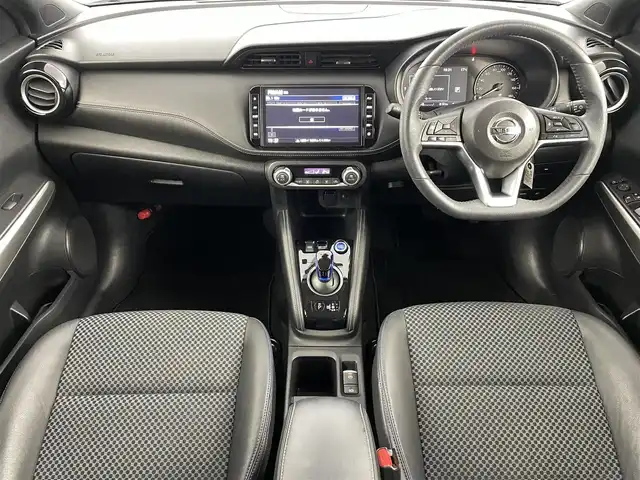 日産 キックス X 福島県 2020(令2)年 3.4万km ブリリアントホワイトパール 360°セーフティアシスト/・プロパイロット/・衝突被害軽減ブレーキ/・車線逸脱警報装置/・踏み間違い防止装置/・電子パーキング/・オートブレーキホールド/・オートマチックハイビーム/純正9インチナビ/・型番：MM320D-L/・フルセグTV/BT/SD/CD/DVD/FM/AM/・デジタルインナーミラー/・バックカメラ/・アラウンドビューモニター/・ETC/・前方ドライブレコーダー/革張ステアリング/・ステアリングリモコン/ハーフレザーシート/プッシュスタート/・スマートキー/・スペアキー1本/電動格納ミラー/・ウィンカーミラー/・オートミラー/LEDヘッドライト/・フォグランプ/・オートライト/・ヘッドライトレベライザー/純正フロアマット/純正17インチAW/ルーフレール/トノカバー