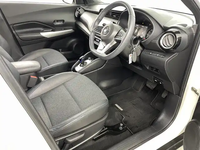 日産 キックス X 福島県 2020(令2)年 3.4万km ブリリアントホワイトパール 360°セーフティアシスト/・プロパイロット/・衝突被害軽減ブレーキ/・車線逸脱警報装置/・踏み間違い防止装置/・電子パーキング/・オートブレーキホールド/・オートマチックハイビーム/純正9インチナビ/・型番：MM320D-L/・フルセグTV/BT/SD/CD/DVD/FM/AM/・デジタルインナーミラー/・バックカメラ/・アラウンドビューモニター/・ETC/・前方ドライブレコーダー/革張ステアリング/・ステアリングリモコン/ハーフレザーシート/プッシュスタート/・スマートキー/・スペアキー1本/電動格納ミラー/・ウィンカーミラー/・オートミラー/LEDヘッドライト/・フォグランプ/・オートライト/・ヘッドライトレベライザー/純正フロアマット/純正17インチAW/ルーフレール/トノカバー