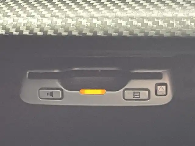 スバル インプレッサ スポーツ 1．6i－Lアイサイト 熊本県 2017(平29)年 4.8万km クリスタルホワイトP 社外ナビAVIC-RZ900（ＣＤ・ＤＶＤ・フルセグ・ＢＴ・ＳＤ・ｉｐｏｄ・ＵＳＢ）/バックカメラ　/ＥＴＣ　/レーダークルーズコントロール　/アイドリングストップ　/ダウンヒルアシスト　/衝突軽減ブレーキ　/レーンキープアシスト/電動パーキング/運転支援システム（アイサイト）/純正フロアマット/純正16インチAW/オートライト/LEDヘッドライト/リモコンキー/スペアキー1本/取扱説明書