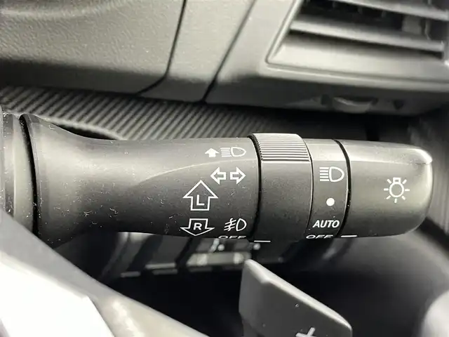 スバル インプレッサ スポーツ 1．6i－Lアイサイト 熊本県 2017(平29)年 4.8万km クリスタルホワイトP 社外ナビAVIC-RZ900（ＣＤ・ＤＶＤ・フルセグ・ＢＴ・ＳＤ・ｉｐｏｄ・ＵＳＢ）/バックカメラ　/ＥＴＣ　/レーダークルーズコントロール　/アイドリングストップ　/ダウンヒルアシスト　/衝突軽減ブレーキ　/レーンキープアシスト/電動パーキング/運転支援システム（アイサイト）/純正フロアマット/純正16インチAW/オートライト/LEDヘッドライト/リモコンキー/スペアキー1本/取扱説明書