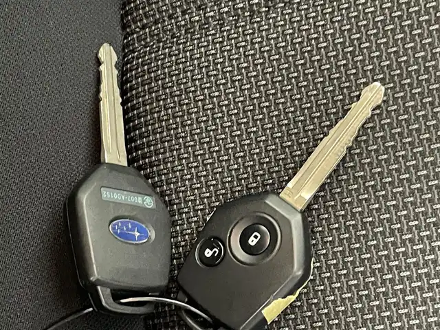 スバル インプレッサ スポーツ 1．6i－Lアイサイト 熊本県 2017(平29)年 4.8万km クリスタルホワイトP 社外ナビAVIC-RZ900（ＣＤ・ＤＶＤ・フルセグ・ＢＴ・ＳＤ・ｉｐｏｄ・ＵＳＢ）/バックカメラ　/ＥＴＣ　/レーダークルーズコントロール　/アイドリングストップ　/ダウンヒルアシスト　/衝突軽減ブレーキ　/レーンキープアシスト/電動パーキング/運転支援システム（アイサイト）/純正フロアマット/純正16インチAW/オートライト/LEDヘッドライト/リモコンキー/スペアキー1本/取扱説明書