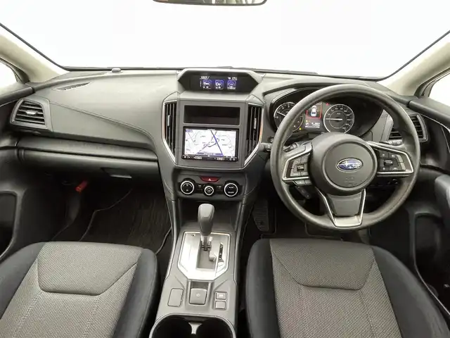 スバル インプレッサ スポーツ 1．6i－Lアイサイト 熊本県 2017(平29)年 4.8万km クリスタルホワイトP 社外ナビAVIC-RZ900（ＣＤ・ＤＶＤ・フルセグ・ＢＴ・ＳＤ・ｉｐｏｄ・ＵＳＢ）/バックカメラ　/ＥＴＣ　/レーダークルーズコントロール　/アイドリングストップ　/ダウンヒルアシスト　/衝突軽減ブレーキ　/レーンキープアシスト/電動パーキング/運転支援システム（アイサイト）/純正フロアマット/純正16インチAW/オートライト/LEDヘッドライト/リモコンキー/スペアキー1本/取扱説明書