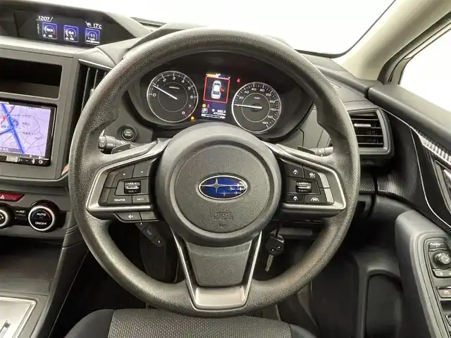 スバル インプレッサ スポーツ 1．6i－Lアイサイト 熊本県 2017(平29)年 4.8万km クリスタルホワイトP 社外ナビAVIC-RZ900（ＣＤ・ＤＶＤ・フルセグ・ＢＴ・ＳＤ・ｉｐｏｄ・ＵＳＢ）/バックカメラ　/ＥＴＣ　/レーダークルーズコントロール　/アイドリングストップ　/ダウンヒルアシスト　/衝突軽減ブレーキ　/レーンキープアシスト/電動パーキング/運転支援システム（アイサイト）/純正フロアマット/純正16インチAW/オートライト/LEDヘッドライト/リモコンキー/スペアキー1本/取扱説明書