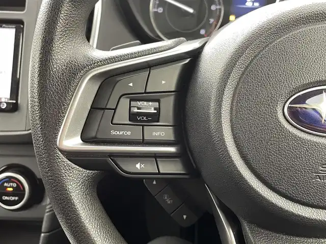 スバル インプレッサ スポーツ 1．6i－Lアイサイト 熊本県 2017(平29)年 4.8万km クリスタルホワイトP 社外ナビAVIC-RZ900（ＣＤ・ＤＶＤ・フルセグ・ＢＴ・ＳＤ・ｉｐｏｄ・ＵＳＢ）/バックカメラ　/ＥＴＣ　/レーダークルーズコントロール　/アイドリングストップ　/ダウンヒルアシスト　/衝突軽減ブレーキ　/レーンキープアシスト/電動パーキング/運転支援システム（アイサイト）/純正フロアマット/純正16インチAW/オートライト/LEDヘッドライト/リモコンキー/スペアキー1本/取扱説明書