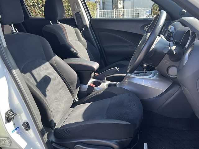 日産 ジューク 16GT FOUR 福島県 2011(平23)年 5.5万km ホワイトパール 純正ナビ　バックＣ　ＢＴ　ワンセグ　スペアキー　純正スターター　ターボ　純正フロアマット　ＨＩＤヘッドライト　オートライト　電格ミラー　純正ドアバイザー　プッシュスタート　ＡＡＣ　夏タイヤ付純正ＡＷ