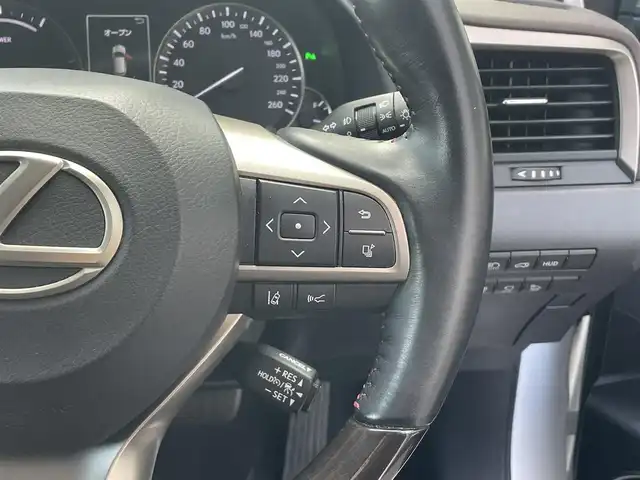 レクサス ＲＸ 450h バージョンL 佐賀県 2018(平30)年 5.3万km ソニッククォーツ サンルーフ/純正リアエンターテイメント(リモコンあり)/・HDMI/プリクラッシュセーフティ/レーンキープアシスト/レーダークルーズコントロール/クリアランスソナー/ブラインドスポットモニター/純正メーカーナビ/・パノラミックビューモニター/・フルセグTV/BT/CD/DVD/三眼LEDヘッドライト/シーケンシャルランプ/100V電源/ETC2.0/純正20インチAW/レザーシート/全席パワーシート/前席シートメモリ/全席シートヒーター/シートベンチレーション/パワーバックドア/メタルウッド革巻きステアリング/ステアリングヒーター/電動パーキングスイッチ/ヘッドアップディスプレイ/社外ドラレコ(DC-DR411)/トノカバー/スマートキー×1/カードキー×1/取扱説明/保証書