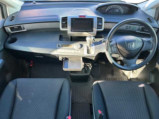 ホンダ フリード Gエアロ 宮城県 2012(平24)年 14.1万km プレミアムブラキッシュパール 社外ナビ/（型番：CN-H500D）/・フルセグTV/CD/DVD/Bluetooth/ipad/デジタルインナーミラー/・バックカメラ/前後ドライブレコーダー/社外ETC/2.3列目シートカバー/・ウォークスルー/横滑り防止装置/アイドリングストップ/エンジンスターター/オートライト/純正アルミホイール/純正フロアマット/スタッドレスタイヤ積み込み