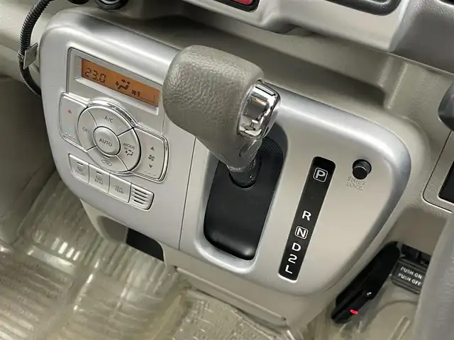 スズキ エブリィ ワゴン PZターボ 千葉県 2015(平27)年 5.2万km シルキーシルバーメタリック クラリオンナビ　/【型式：NX614W】/Ｂｌｕｅｔｏｏｔｈ/フルセグＴＶ/ＣＤ/ＤＶＤ　/ラジオ/SD/片側パワースライドドア　/ＥＴＣ　/キセノンヘッドライト　/オートライト　/衝突被害軽減ブレーキ　/ダブルエアバック　/純正フロアマット　/スマートキー