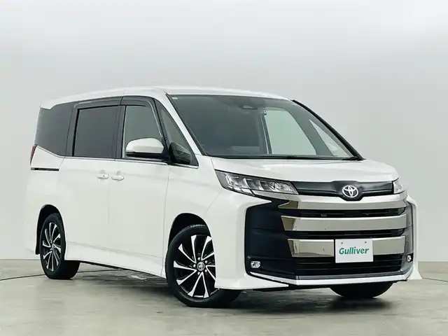 トヨタ ノア S－Z 福島県 2023(令5)年 2.5万km ホワイトパールクリスタルシャイン Toyota Safety Sense/・プリクラッシュセーフティ/・レーントレーシングアシスト/・レーンディパーチャーアラート/・レーダークルーズコントロール/・オートマチックハイビーム/・ロードサインアシスト/・ブラインドスポットモニター/純正ナビゲーション/・Bluetooth/TV/CD/DVD/HDMI/applecarplay//androidauto/AM・FM/USB//・バックカメラ/・ETC/革巻きステアリング/・ステアリングスイッチ/シートヒーター/両側パワースライドドア/プッシュスタート/・スマートキー/ドアバイザー/純正フロアマット/LEDライト/・オートライト/・フォグライト/前後ドライブレコーダー