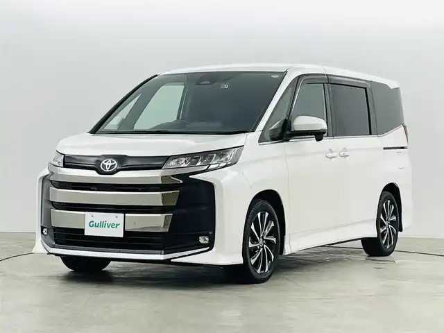 トヨタ ノア S－Z 福島県 2023(令5)年 2.5万km ホワイトパールクリスタルシャイン Toyota Safety Sense/・プリクラッシュセーフティ/・レーントレーシングアシスト/・レーンディパーチャーアラート/・レーダークルーズコントロール/・オートマチックハイビーム/・ロードサインアシスト/・ブラインドスポットモニター/純正ナビゲーション/・Bluetooth/TV/CD/DVD/HDMI/applecarplay//androidauto/AM・FM/USB//・バックカメラ/・ETC/革巻きステアリング/・ステアリングスイッチ/シートヒーター/両側パワースライドドア/プッシュスタート/・スマートキー/ドアバイザー/純正フロアマット/LEDライト/・オートライト/・フォグライト/前後ドライブレコーダー