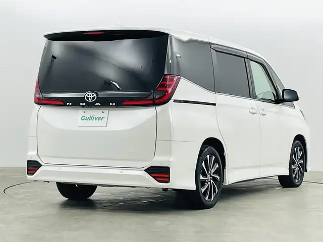 トヨタ ノア S－Z 福島県 2023(令5)年 2.5万km ホワイトパールクリスタルシャイン Toyota Safety Sense/・プリクラッシュセーフティ/・レーントレーシングアシスト/・レーンディパーチャーアラート/・レーダークルーズコントロール/・オートマチックハイビーム/・ロードサインアシスト/・ブラインドスポットモニター/純正ナビゲーション/・Bluetooth/TV/CD/DVD/HDMI/applecarplay//androidauto/AM・FM/USB//・バックカメラ/・ETC/革巻きステアリング/・ステアリングスイッチ/シートヒーター/両側パワースライドドア/プッシュスタート/・スマートキー/ドアバイザー/純正フロアマット/LEDライト/・オートライト/・フォグライト/前後ドライブレコーダー