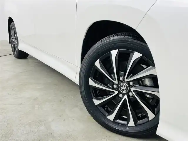 トヨタ ノア S－Z 福島県 2023(令5)年 2.5万km ホワイトパールクリスタルシャイン Toyota Safety Sense/・プリクラッシュセーフティ/・レーントレーシングアシスト/・レーンディパーチャーアラート/・レーダークルーズコントロール/・オートマチックハイビーム/・ロードサインアシスト/・ブラインドスポットモニター/純正ナビゲーション/・Bluetooth/TV/CD/DVD/HDMI/applecarplay//androidauto/AM・FM/USB//・バックカメラ/・ETC/革巻きステアリング/・ステアリングスイッチ/シートヒーター/両側パワースライドドア/プッシュスタート/・スマートキー/ドアバイザー/純正フロアマット/LEDライト/・オートライト/・フォグライト/前後ドライブレコーダー