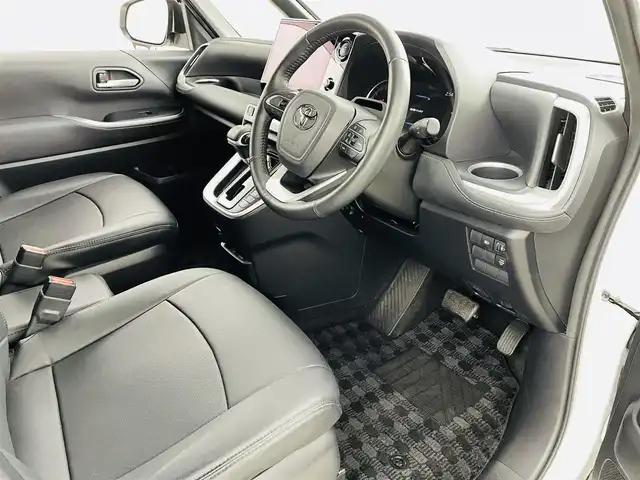 トヨタ ノア S－Z 福島県 2023(令5)年 2.5万km ホワイトパールクリスタルシャイン Toyota Safety Sense/・プリクラッシュセーフティ/・レーントレーシングアシスト/・レーンディパーチャーアラート/・レーダークルーズコントロール/・オートマチックハイビーム/・ロードサインアシスト/・ブラインドスポットモニター/純正ナビゲーション/・Bluetooth/TV/CD/DVD/HDMI/applecarplay//androidauto/AM・FM/USB//・バックカメラ/・ETC/革巻きステアリング/・ステアリングスイッチ/シートヒーター/両側パワースライドドア/プッシュスタート/・スマートキー/ドアバイザー/純正フロアマット/LEDライト/・オートライト/・フォグライト/前後ドライブレコーダー