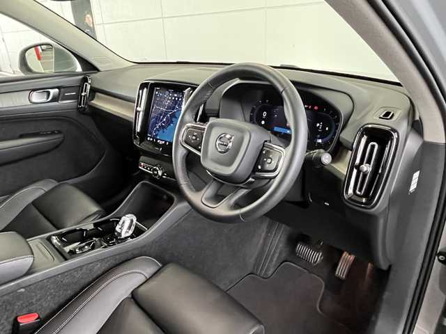 ボルボ ボルボ ＸＣ４０ アルティメット B4 AWD 山形県 2023(令5)年 1.5万km グレー 純正ＨＤＤナビ　/ＥＴＣ　/Ｂｌｕｅｔｏｏｔｈ／ＵＳＢ／ＡｐｐｌｅＣａｒｐｌａｙ　/運転席／助手席パワーシート　/全席シートヒーター　/レザーシート　/ルーフレール　/電動リアゲート　/オートライト　/コーナーセンサー/harman/kardonサウンドシステム