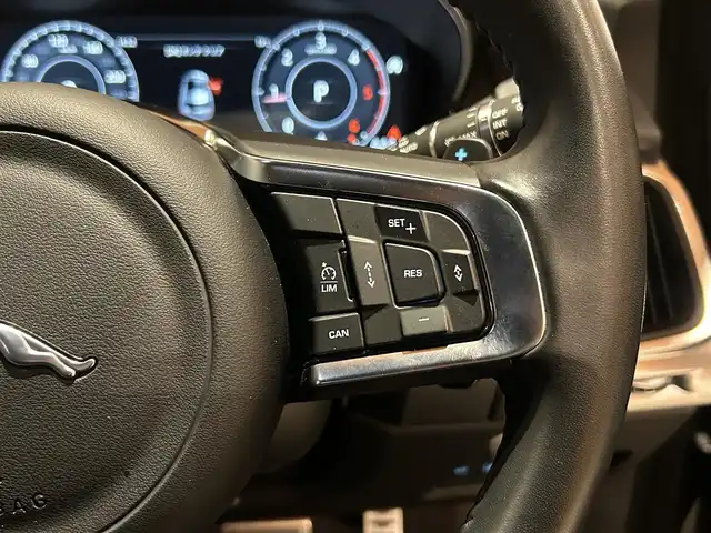 ジャガー Ｅペース R ダイナミックS 道央・札幌 2019(令1)年 4.9万km グレー シリコンシルバー/ドライブプロパック/　・ACC/　・ブラインドスポットアシスト/　・ハイスピードエマージェンシーブレーキ/インタラクティブドライバーディスプレイ/地上デジタルTV/シートヒーター/パワーテールゲート/純正メモリナビ/360°カメラ/本革シート/10Wayパワーシート/LEDヘッドライト