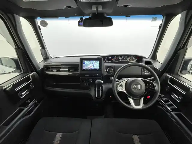 ホンダ Ｎ ＢＯＸ カスタム G L ホンダセンシング 熊本県 2020(令2)年 1.9万km プラチナホワイトパール 禁煙車　/社外ナビCN-RA06D（ＣＤ・ＤＶＤ・フルセグ・ＢＴ・ＳＤ・ｉｐｏｄ・ＵＳＢ）/バックカメラ　/社外前後ドライブレコーダー（DRY-TW８５００）　/ビルトインＥＴＣ　/片側パワースライドドア　/レーダークルーズコントロール/衝突軽減ブレーキ/レーンキープアシスト/アイドリングストップ/横滑り防止/純正フロアマット/純正１４インチAW/オートライト/LEDヘッドライト/フォグライト/スマートキー/プッシュスタート/スペアキー1本/保証書/取扱説明書