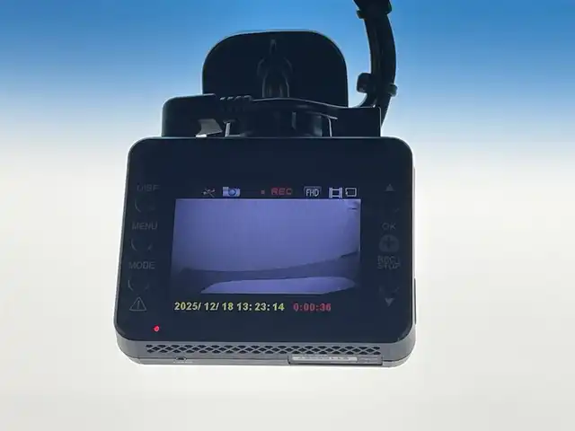 ホンダ Ｎ ＢＯＸ カスタム G L ホンダセンシング 熊本県 2020(令2)年 1.9万km プラチナホワイトパール 禁煙車　/社外ナビCN-RA06D（ＣＤ・ＤＶＤ・フルセグ・ＢＴ・ＳＤ・ｉｐｏｄ・ＵＳＢ）/バックカメラ　/社外前後ドライブレコーダー（DRY-TW８５００）　/ビルトインＥＴＣ　/片側パワースライドドア　/レーダークルーズコントロール/衝突軽減ブレーキ/レーンキープアシスト/アイドリングストップ/横滑り防止/純正フロアマット/純正１４インチAW/オートライト/LEDヘッドライト/フォグライト/スマートキー/プッシュスタート/スペアキー1本/保証書/取扱説明書