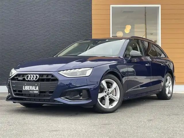 アウディ Ａ４ アバント 45TSFIクワトロアドバンスド 栃木県 2021(令3)年 4万km 紺 ブラックスタイリングパッケージ/├ブラックドアミラー/├ブラックドアモール/└ブラックルーフレール/ラグジュアリーパッケージ/├白革シート/├運転席メモリー機能/└マルチカラーアンビエントライティング/コンフォートパッケージ/├マトリクスLEDヘッドライト/├パークアシスト/├サラウンドビューカメラ/├ワイヤレスチャージング/└USB電源後席/シートヒーター後席+ステアヒーター/パノラマサンルーフ/Bang&Olufen/アドバンストキー/パーキングエイド/MMIナビ/パワーバックドア/パワーシート/全席シートヒーター/バーチャルコックピットプラス/3ZONEエアコン/ACC/アクティブレーンアシスト/サイドアシスト