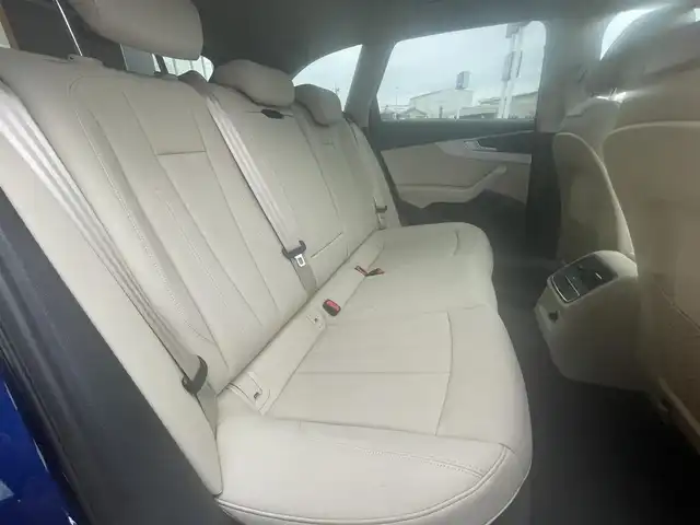 アウディ Ａ４ アバント 45TSFIクワトロアドバンスド 栃木県 2021(令3)年 4万km 紺 ブラックスタイリングパッケージ/├ブラックドアミラー/├ブラックドアモール/└ブラックルーフレール/ラグジュアリーパッケージ/├白革シート/├運転席メモリー機能/└マルチカラーアンビエントライティング/コンフォートパッケージ/├マトリクスLEDヘッドライト/├パークアシスト/├サラウンドビューカメラ/├ワイヤレスチャージング/└USB電源後席/シートヒーター後席+ステアヒーター/パノラマサンルーフ/Bang&Olufen/アドバンストキー/パーキングエイド/MMIナビ/パワーバックドア/パワーシート/全席シートヒーター/バーチャルコックピットプラス/3ZONEエアコン/ACC/アクティブレーンアシスト/サイドアシスト