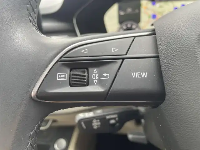 アウディ Ａ４ アバント 45TSFIクワトロアドバンスド 栃木県 2021(令3)年 4万km 紺 ブラックスタイリングパッケージ/├ブラックドアミラー/├ブラックドアモール/└ブラックルーフレール/ラグジュアリーパッケージ/├白革シート/├運転席メモリー機能/└マルチカラーアンビエントライティング/コンフォートパッケージ/├マトリクスLEDヘッドライト/├パークアシスト/├サラウンドビューカメラ/├ワイヤレスチャージング/└USB電源後席/シートヒーター後席+ステアヒーター/パノラマサンルーフ/Bang&Olufen/アドバンストキー/パーキングエイド/MMIナビ/パワーバックドア/パワーシート/全席シートヒーター/バーチャルコックピットプラス/3ZONEエアコン/ACC/アクティブレーンアシスト/サイドアシスト