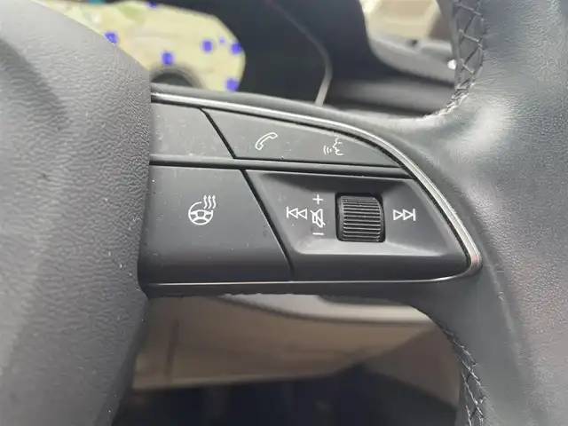 アウディ Ａ４ アバント 45TSFIクワトロアドバンスド 栃木県 2021(令3)年 4万km 紺 ブラックスタイリングパッケージ/├ブラックドアミラー/├ブラックドアモール/└ブラックルーフレール/ラグジュアリーパッケージ/├白革シート/├運転席メモリー機能/└マルチカラーアンビエントライティング/コンフォートパッケージ/├マトリクスLEDヘッドライト/├パークアシスト/├サラウンドビューカメラ/├ワイヤレスチャージング/└USB電源後席/シートヒーター後席+ステアヒーター/パノラマサンルーフ/Bang&Olufen/アドバンストキー/パーキングエイド/MMIナビ/パワーバックドア/パワーシート/全席シートヒーター/バーチャルコックピットプラス/3ZONEエアコン/ACC/アクティブレーンアシスト/サイドアシスト