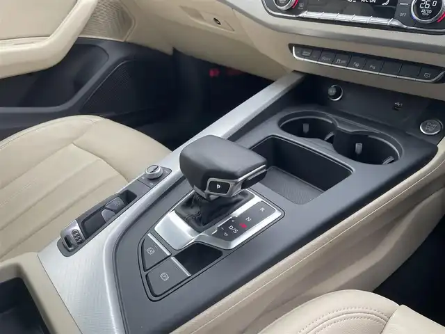 アウディ Ａ４ アバント 45TSFIクワトロアドバンスド 栃木県 2021(令3)年 4万km 紺 ブラックスタイリングパッケージ/├ブラックドアミラー/├ブラックドアモール/└ブラックルーフレール/ラグジュアリーパッケージ/├白革シート/├運転席メモリー機能/└マルチカラーアンビエントライティング/コンフォートパッケージ/├マトリクスLEDヘッドライト/├パークアシスト/├サラウンドビューカメラ/├ワイヤレスチャージング/└USB電源後席/シートヒーター後席+ステアヒーター/パノラマサンルーフ/Bang&Olufen/アドバンストキー/パーキングエイド/MMIナビ/パワーバックドア/パワーシート/全席シートヒーター/バーチャルコックピットプラス/3ZONEエアコン/ACC/アクティブレーンアシスト/サイドアシスト