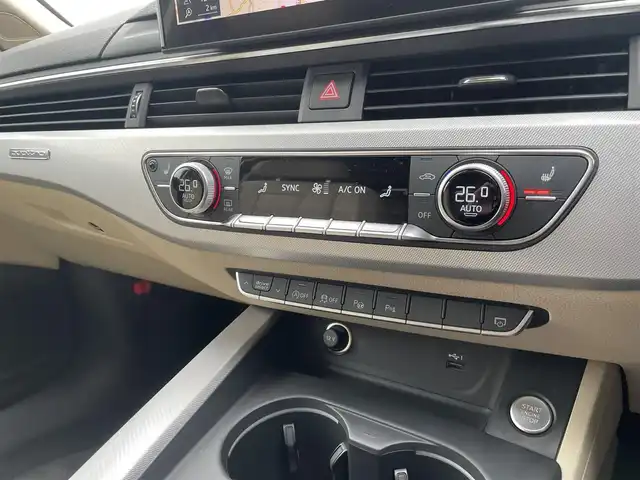 アウディ Ａ４ アバント 45TSFIクワトロアドバンスド 栃木県 2021(令3)年 4万km 紺 ブラックスタイリングパッケージ/├ブラックドアミラー/├ブラックドアモール/└ブラックルーフレール/ラグジュアリーパッケージ/├白革シート/├運転席メモリー機能/└マルチカラーアンビエントライティング/コンフォートパッケージ/├マトリクスLEDヘッドライト/├パークアシスト/├サラウンドビューカメラ/├ワイヤレスチャージング/└USB電源後席/シートヒーター後席+ステアヒーター/パノラマサンルーフ/Bang&Olufen/アドバンストキー/パーキングエイド/MMIナビ/パワーバックドア/パワーシート/全席シートヒーター/バーチャルコックピットプラス/3ZONEエアコン/ACC/アクティブレーンアシスト/サイドアシスト