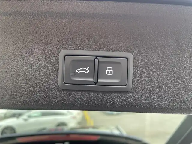 アウディ Ａ４ アバント 45TSFIクワトロアドバンスド 栃木県 2021(令3)年 4万km 紺 ブラックスタイリングパッケージ/├ブラックドアミラー/├ブラックドアモール/└ブラックルーフレール/ラグジュアリーパッケージ/├白革シート/├運転席メモリー機能/└マルチカラーアンビエントライティング/コンフォートパッケージ/├マトリクスLEDヘッドライト/├パークアシスト/├サラウンドビューカメラ/├ワイヤレスチャージング/└USB電源後席/シートヒーター後席+ステアヒーター/パノラマサンルーフ/Bang&Olufen/アドバンストキー/パーキングエイド/MMIナビ/パワーバックドア/パワーシート/全席シートヒーター/バーチャルコックピットプラス/3ZONEエアコン/ACC/アクティブレーンアシスト/サイドアシスト