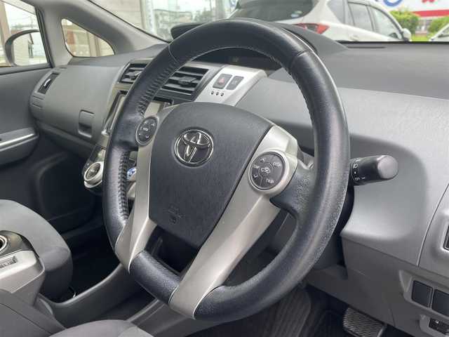 トヨタ プリウス α S ツーリングセレクション 愛知県 2013(平25)年 9.7万km ホワイトパールクリスタルシャイン (株)IDOMが運営する【じしゃロン豊川店】の自社ローン専用車両になります。こちらは現金またはオートローンご利用時の価格です。自社ローンご希望の方は別途その旨お申付け下さい/純正ナビ/（フルセグTV・Bluetooth・FM・AM）/バックカメラ/純正ビルトインETC/ヘッドライトウォッシャー/ドライブレコーダー/プッシュスタート/純正フロアマット/スペアスマートキー1本/保証書/取扱説明書