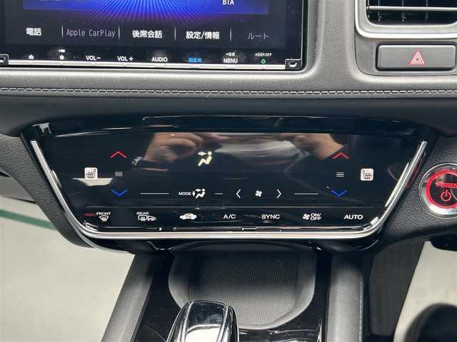 ホンダ ヴェゼル ハイブリッド Z ホンダセンシング 岡山県 2019(令1)年 3.3万km プラチナホワイトパール 純正SDナビ/(CD/DVD/BT/フルセグTV)/バックカメラ/衝突被害軽減システム/クルーズコントロール/ハーフレザーシート/横滑り防止装置/ETC/ドライブレコーダー/LEDヘッドライト/オートライト/純正アルミホイール/シートヒーター/プッシュスタート/スマートキー/フロアマット/ドアバイザー