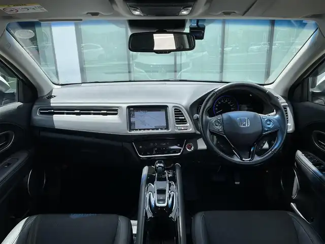 ホンダ ヴェゼル ハイブリッド Z ホンダセンシング 香川県 2019(令1)年 3.3万km プラチナホワイトパール 登録時走行距離：32590ｋｍ/純正SDナビゲーション/→CD/DVD/BT/→フルセグTV/全方位カメラ/ドライブレコーダー/革巻きステアリング/ステアリングリモコン/レーダークルーズコントロール/ビルトインETC/シートヒーター/プッシュスタート/LEDオートライト/純正アルミホイール/衝突軽減ブレーキ/横滑り防止装置/フロアマット/スマートキー