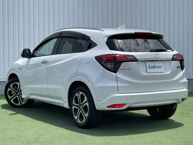 ホンダ ヴェゼル ハイブリッド Z ホンダセンシング 香川県 2019(令1)年 3.3万km プラチナホワイトパール 登録時走行距離：32590ｋｍ/純正SDナビゲーション/→CD/DVD/BT/→フルセグTV/全方位カメラ/ドライブレコーダー/革巻きステアリング/ステアリングリモコン/レーダークルーズコントロール/ビルトインETC/シートヒーター/プッシュスタート/LEDオートライト/純正アルミホイール/衝突軽減ブレーキ/横滑り防止装置/フロアマット/スマートキー