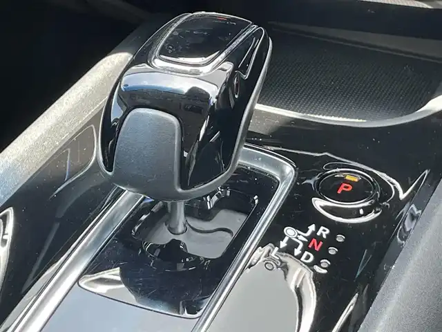 ホンダ ヴェゼル ハイブリッド Z ホンダセンシング 香川県 2019(令1)年 3.3万km プラチナホワイトパール 登録時走行距離：32590ｋｍ/純正SDナビゲーション/→CD/DVD/BT/→フルセグTV/全方位カメラ/ドライブレコーダー/革巻きステアリング/ステアリングリモコン/レーダークルーズコントロール/ビルトインETC/シートヒーター/プッシュスタート/LEDオートライト/純正アルミホイール/衝突軽減ブレーキ/横滑り防止装置/フロアマット/スマートキー
