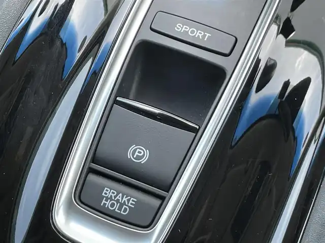 ホンダ ヴェゼル ハイブリッド Z ホンダセンシング 香川県 2019(令1)年 3.3万km プラチナホワイトパール 登録時走行距離：32590ｋｍ/純正SDナビゲーション/→CD/DVD/BT/→フルセグTV/全方位カメラ/ドライブレコーダー/革巻きステアリング/ステアリングリモコン/レーダークルーズコントロール/ビルトインETC/シートヒーター/プッシュスタート/LEDオートライト/純正アルミホイール/衝突軽減ブレーキ/横滑り防止装置/フロアマット/スマートキー