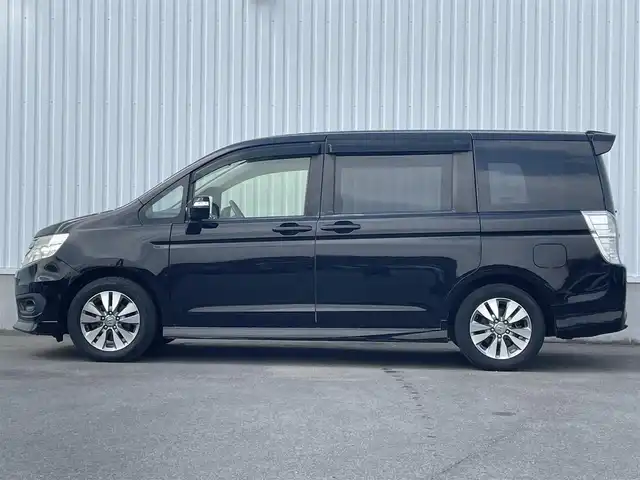 ホンダ ステップワゴン スパーダ パワーエディション 愛媛県 2013(平25)年 6万km プレミアムスパークルブラックパール 純正ナビ/（CD/DVD/AUX）/バックカメラ/ビルトインETC/両側パワースライドドア/キセノンヘッドライト/フォグランプ/オートライト/ステアリングスイッチ/パドルシフト/リモコンキー/純正16インチアルミホイール