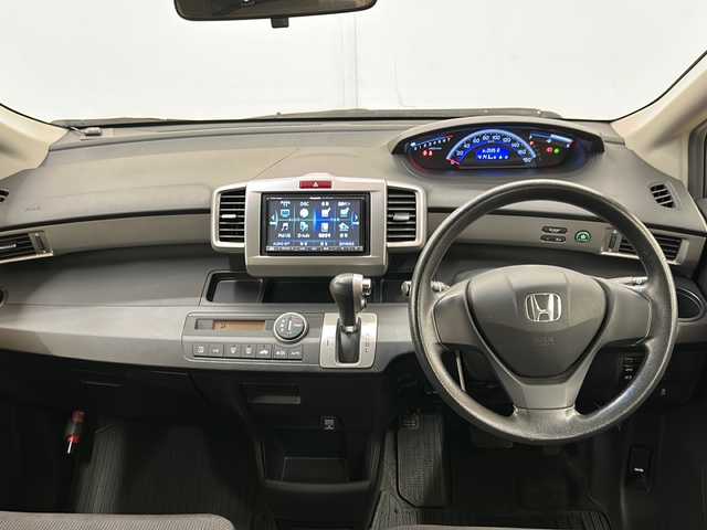 ホンダ フリード GH 道央・札幌 2012(平24)年 6万km ポリッシュドメタルメタリック /エンジンスターター//社外スタッドレスタイヤ//4WD//片側パワースライドドア//スペアキー//社外ナビ//ワンセグテレビ//純正フロアマット//バックカメラ//アイドリングストップ//ETC